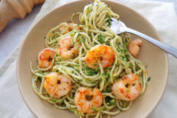 Spaghetti Z Cukinia I Krewetkami Spaghetti Con Zucchine E Gamberetti A Dupa Rosnie Przepisy Kulinarne