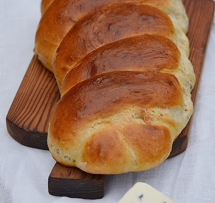 Chleb z niebieskim serem pleśniowym, rarytas
