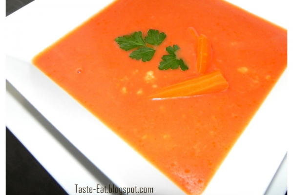 Zupa pomidorowa z lanymi kluseczkami- kwaśna, aromatyczna i dietetyczna