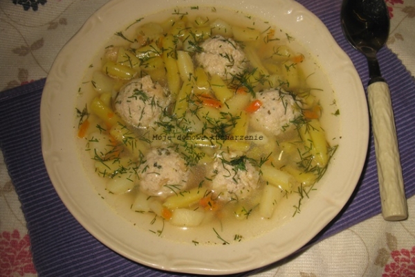 Zupa z fasolką szparagową i klopsikami