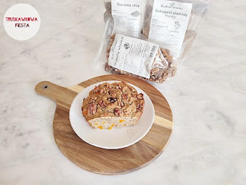Bananowe ciasto jaglane z nasionami chia, ostropestem plamistym, orzechami włoskimi, gruszką i morelą
