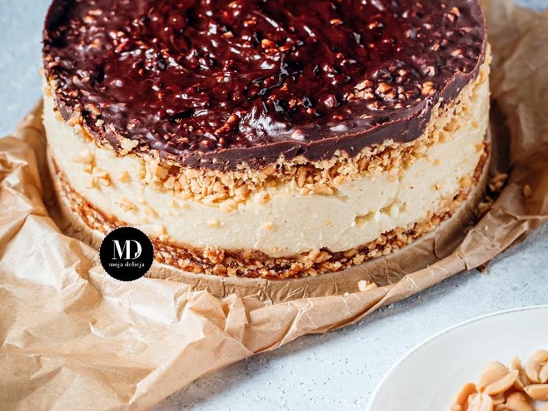 Ciasto Snickers – pyszne, wegańskie, zdrowe i bez pieczenia!