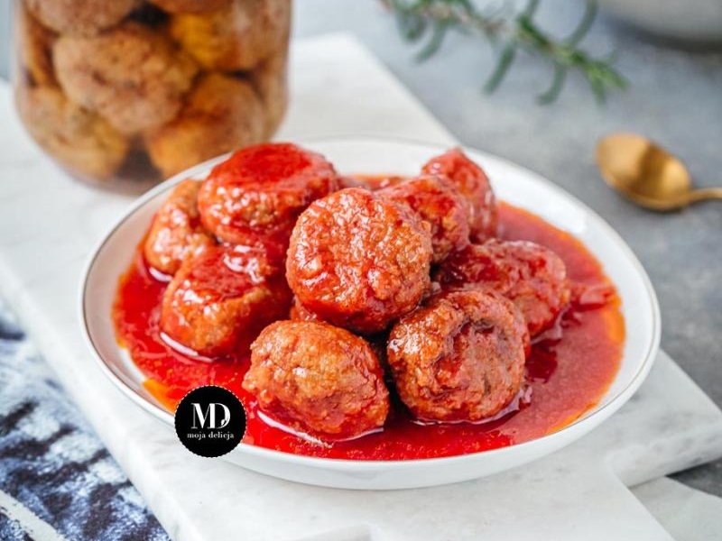 Kulki rybne w zalewie octowo-pomidorowej