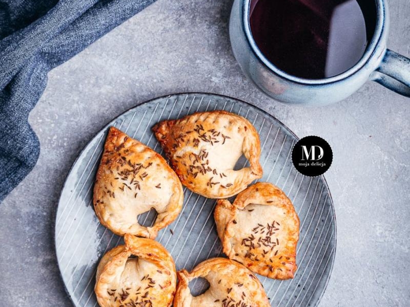 Pieczone uszka z kapustą i pieczarkami do barszczu