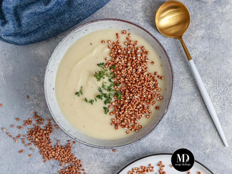 Krem z kalafiora z popcornem z kaszy gryczanej