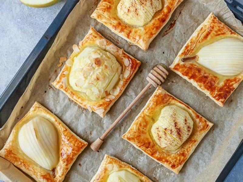 Jabłka zapiekane w cieście francuskim