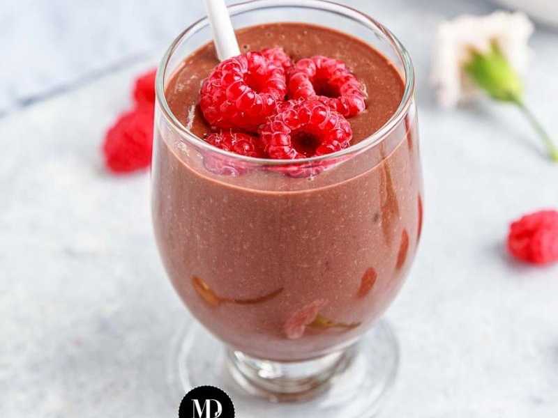 Shake czekoladowy – zdrowy, wegański i bez cukru