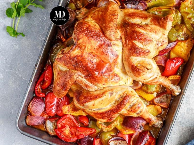 Kurczak pieczony na płasko z papryką i harissą
