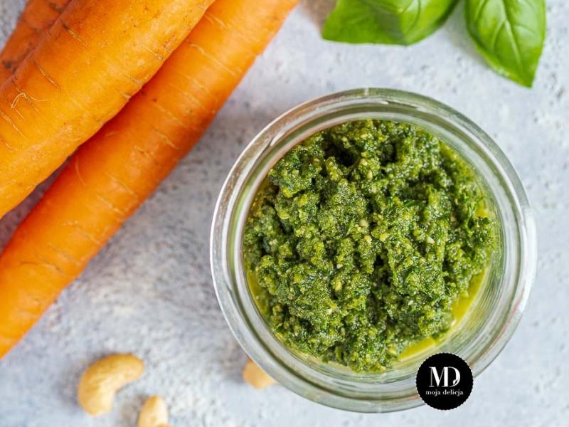 Pesto z natki marchewki