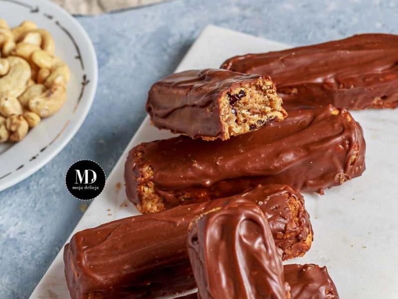 Fit batony owsiane z bakaliami i masłem orzechowym