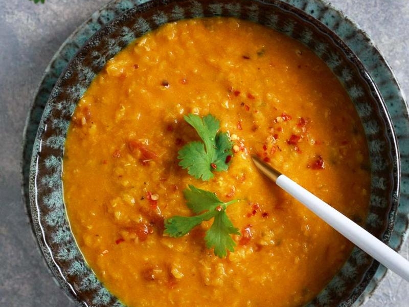 Dal z pomidorami – Gęsta zupa z soczewicy z pomidorami