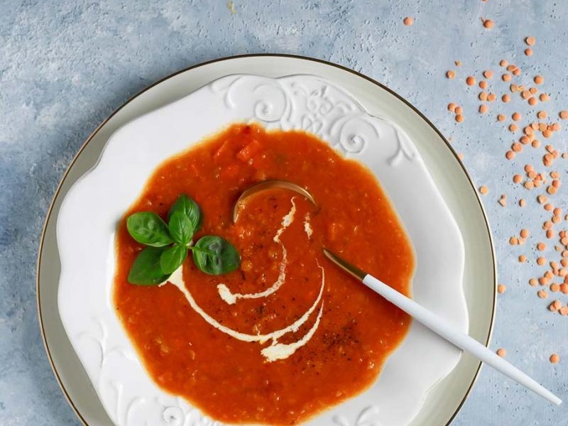 Zupa pomidorowa z soczewicą