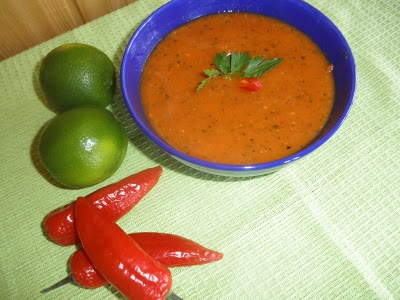 Zupa pomidorowa pikantna z cukinią 