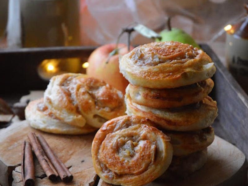 Rozkoszne cynamonki z mascarpone, jabłkami i gruszką