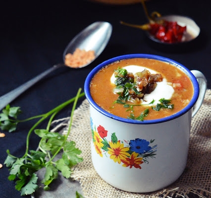 Marokańska zupa z soczewicą i pomidorami