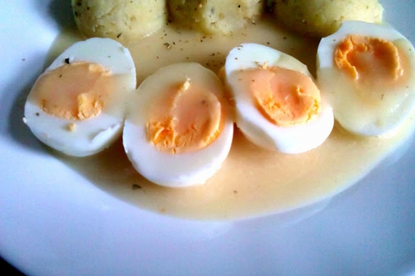 Jajka w sosie chrzanowym