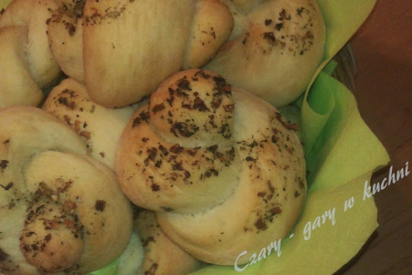 Bułki chlebowe (z czosnkiem i ziołami)