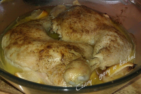 Pieczone udka z kurczaka z czosnkiem i cytryną