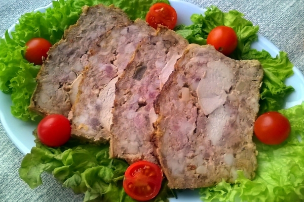 pieczeń z drobiem i cebulką