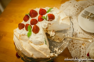 Pavlova - idealny lekki deser dla  Biało-Czerwonych!