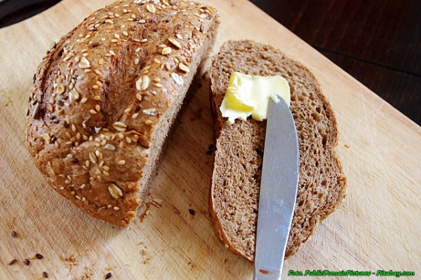 Jak łatwiej rozsmarować twarde masło na kromce chleba.