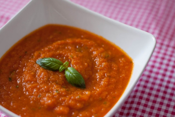 Pomarola - włoski sos pomidorowy z marchewką i selerem