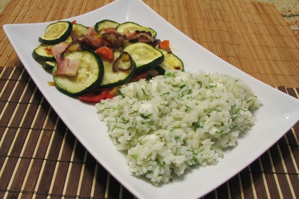 Warzywa zapiekane z boczkiem, ryż z fetą i koperkiem :))