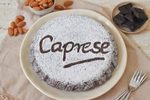 Torta Caprese – włoskie ciasto czekoladowe z migdałami
