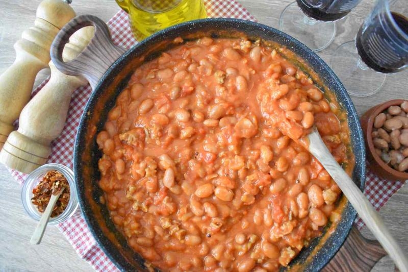 Fasola w sosie pomidorowym Trinità – „Fagioli alla Bud Spencer”