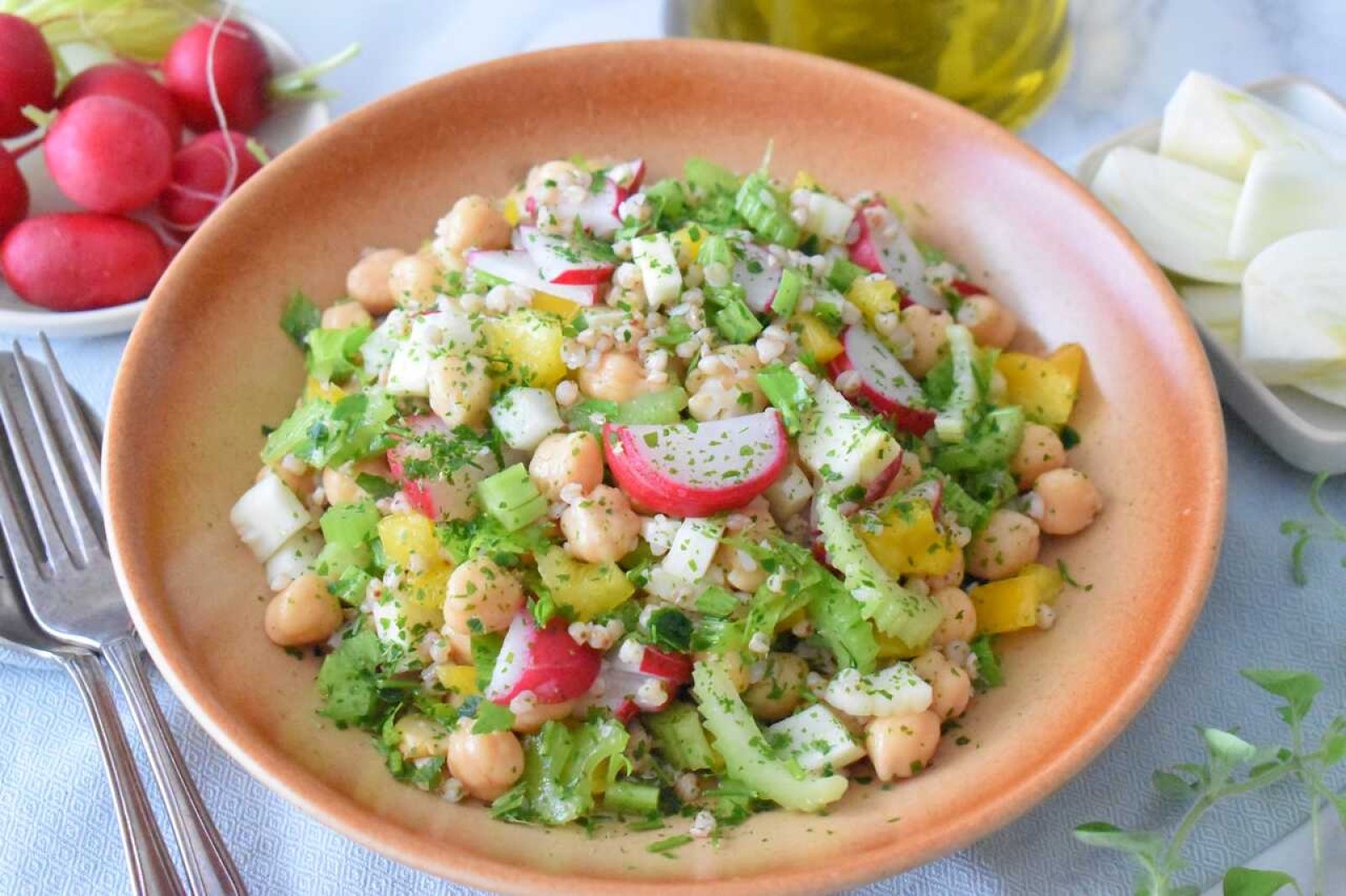 Wiosenna sałatka z kaszą gryczaną