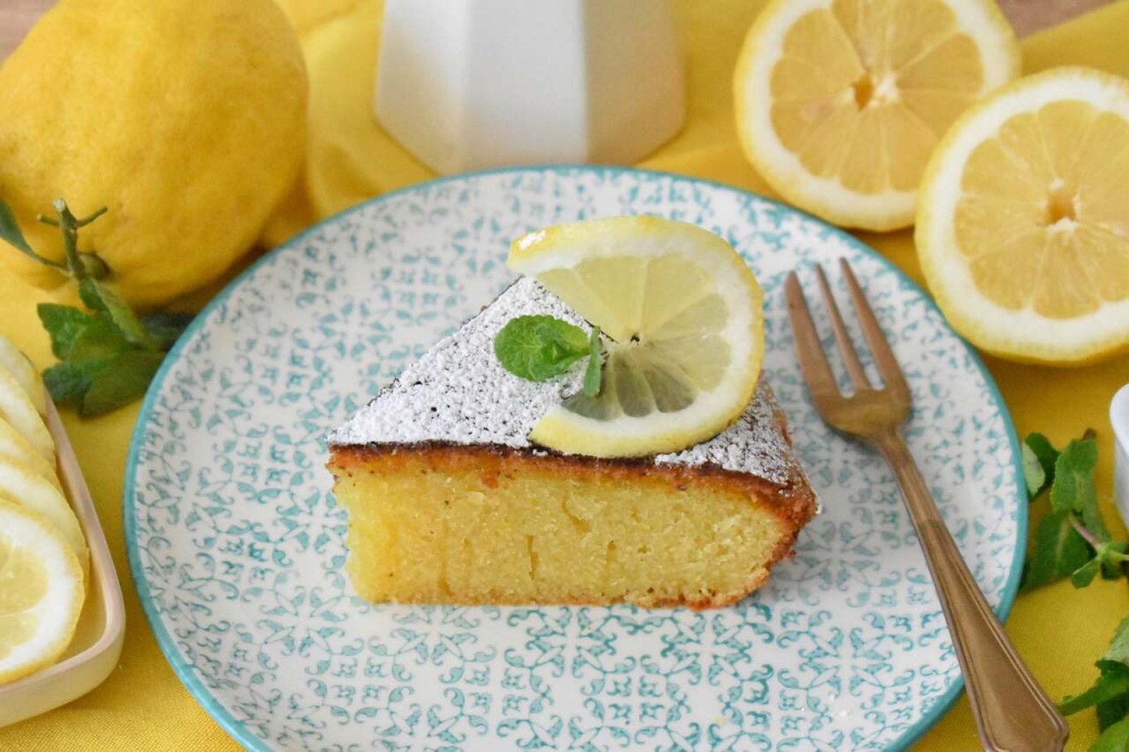 Cytrynowo-migdałowe ciasto z białą czekoladą – włoska „torta Caprese”