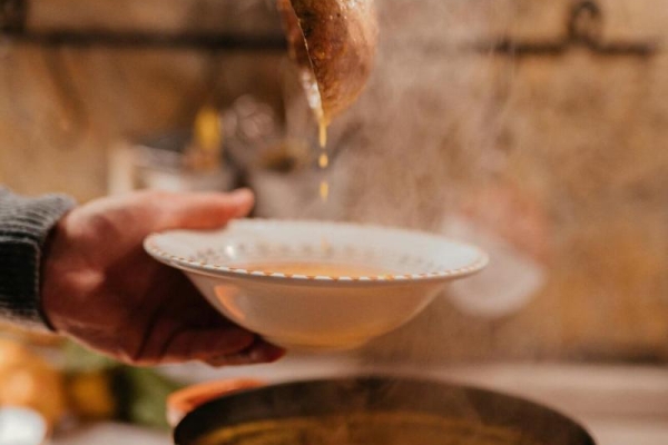 Garnek tytanowy – 3 najważniejsze cechy i korzyści tego naczynia kuchennego