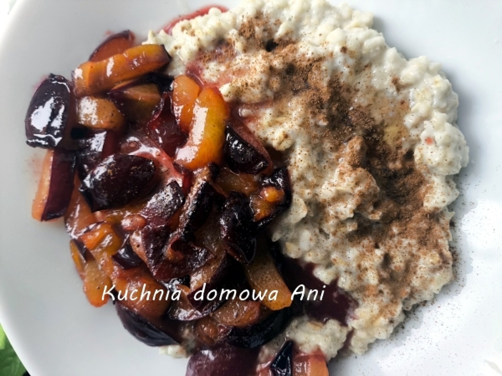Owsianka z karmelizowaną śliwką