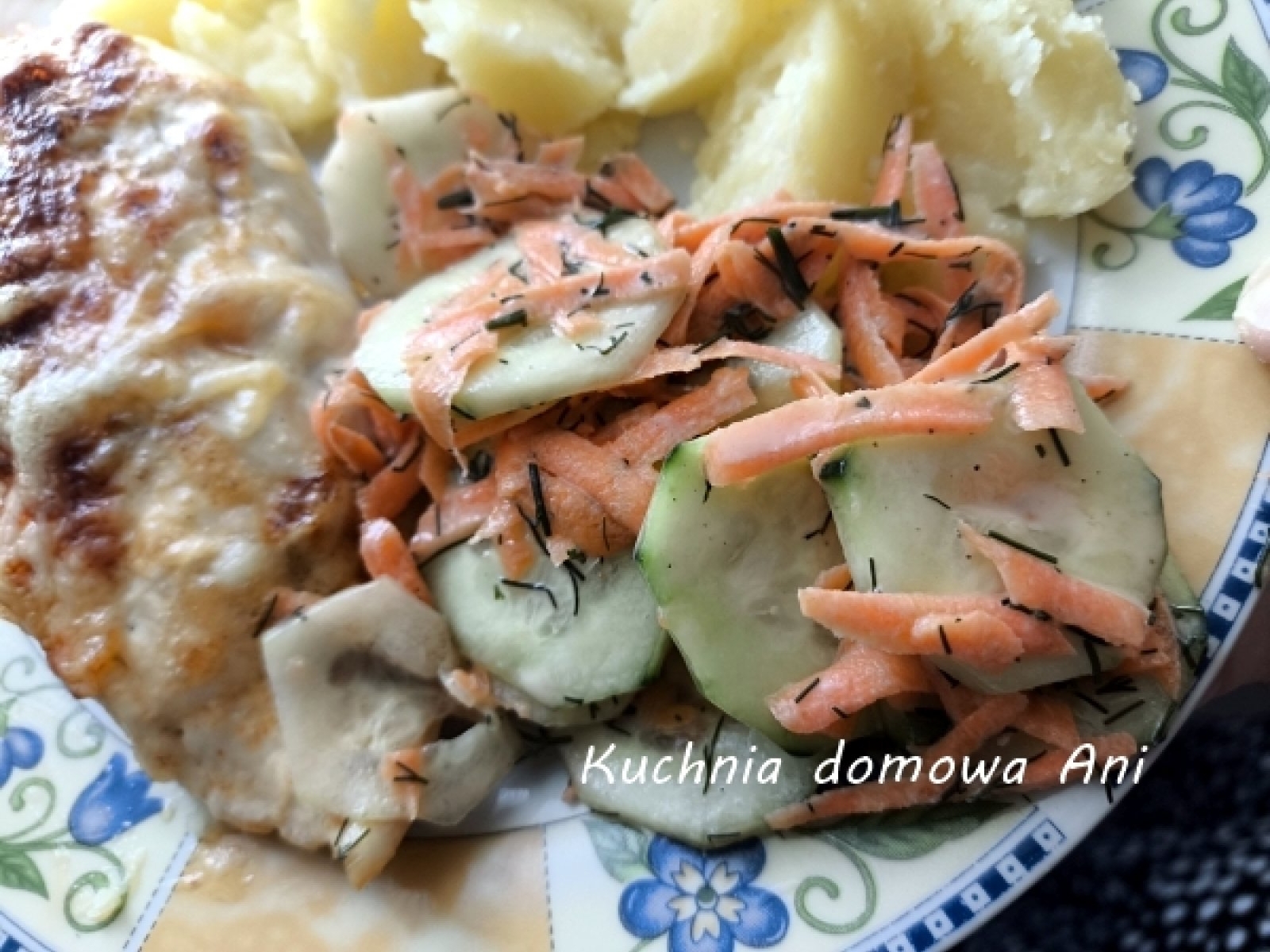 Surówka z ogórka i marchewki
