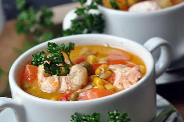 Zupa z łososiem z warzywami