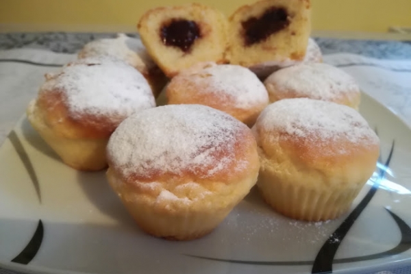 Pieczone pączki w muffinach