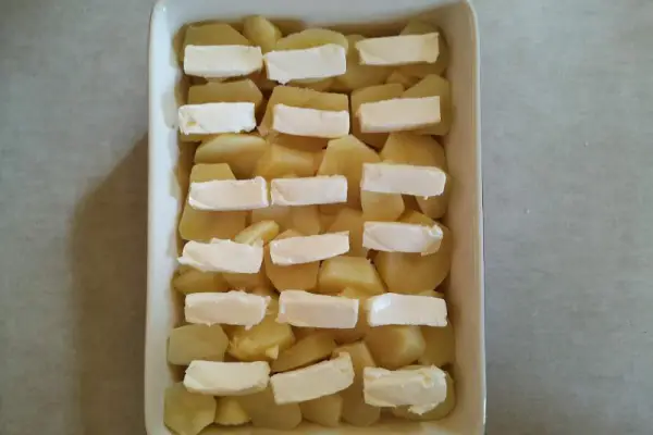 Zapiekane ziemniaki z serkiem topionym
