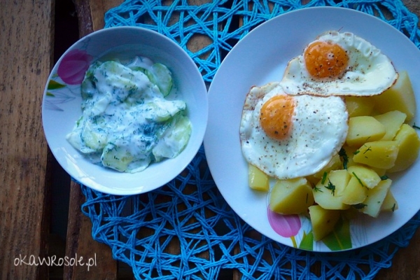 Prosty obiad- ziemniaki, jajko i mizeria