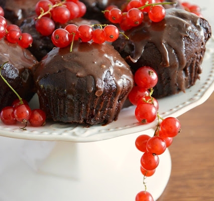 Muffiny kakaowe z czerwoną porzeczką (bez jajek)