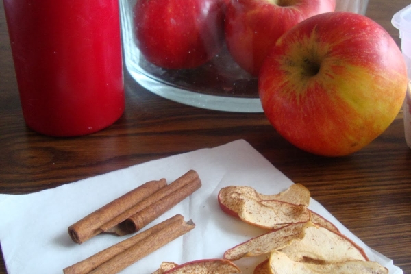 Zdrowe i chrupiące chipsy z jabłek