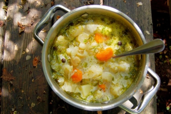 Zupa kalafiorowa po wiejsku, pomysł na zimowy obiad