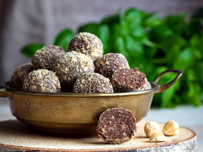 Rumowe kuleczki herbatnikowo-orzechowe