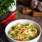 Spaghetti aglio, olio e...