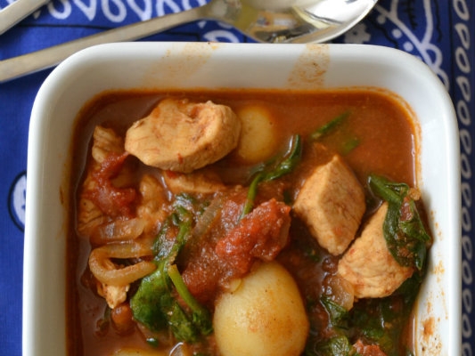 Curry in a Hurry, z kurczakiem, ziemniakami i szpinakiem...
