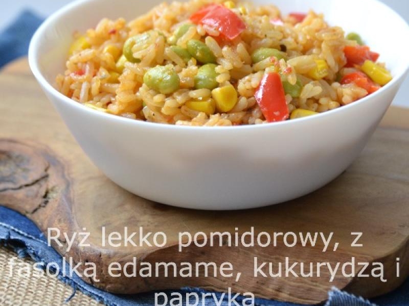 Wegański pilaff z edamame, kukurydzą i papryką...