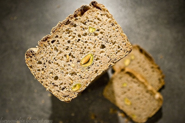 Chleb z pistacjami i mąką ryżową