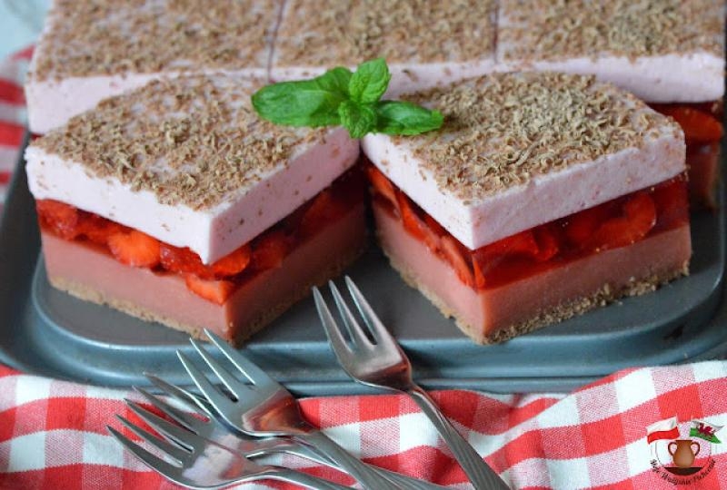 TRUSKAWKOWIEC. CZYLI CIASTO POTRÓJNIE TRUSKAWKOWE