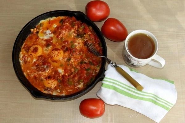 Menemen - jajka smażone w pomidorach