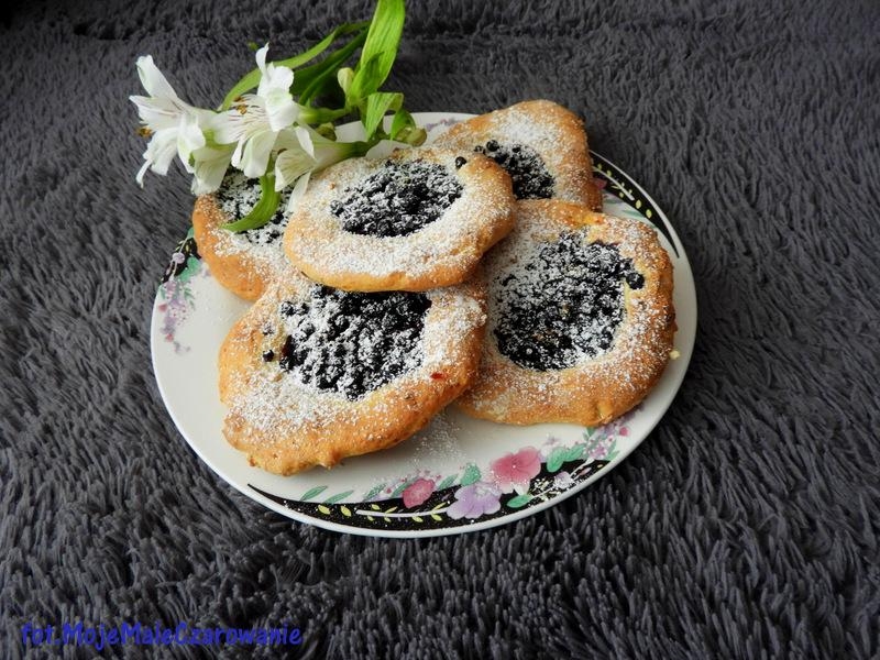 Szybkie twarogowe jagodzianki