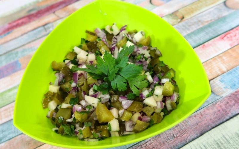 Surówka z ogórków kiszonych + film